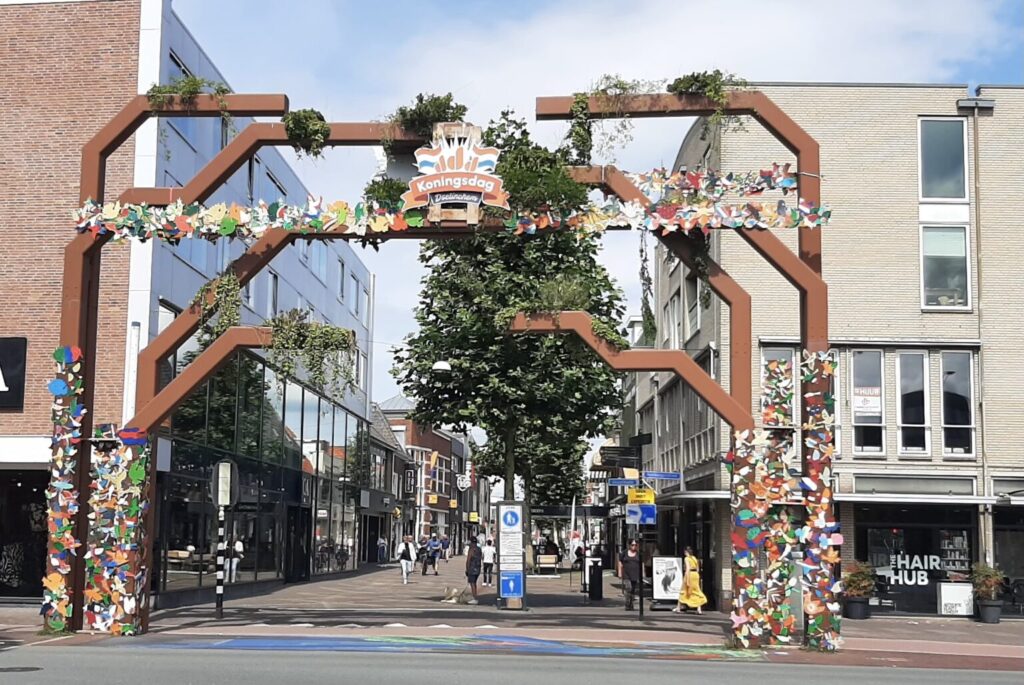 Doetinchem De 'Koningspoort' aan de kop van de Hamburgerstraat © foto Wilma_Lankhorst
